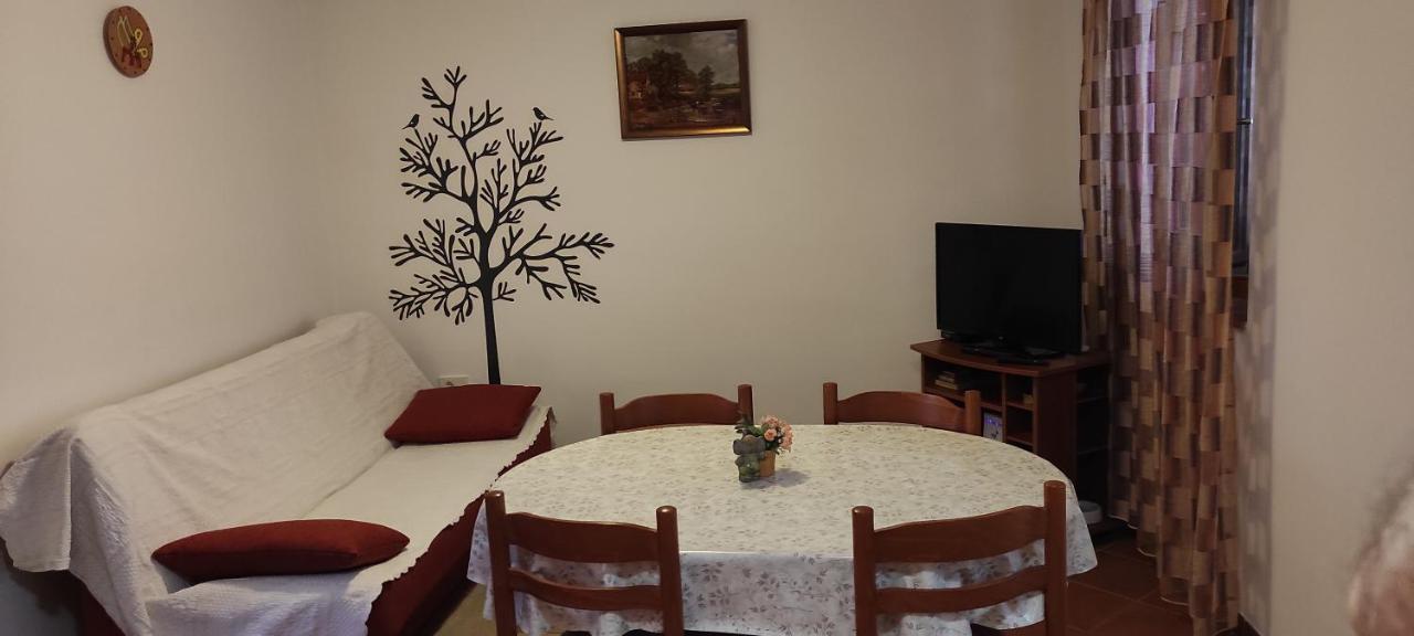 Apartment Nemarnik Roč المظهر الخارجي الصورة